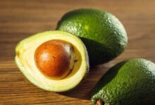 صورة الأفوكادو: فاكهة الصحة والجمال المتعددة الفوائد وغنى بالعناصر الغذائية